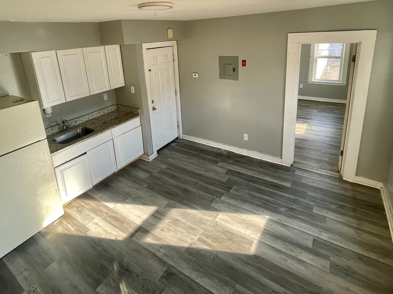 3 bed, $1,800 — Photo 2