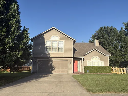 5325 NE Sunshine Dr Photo 1