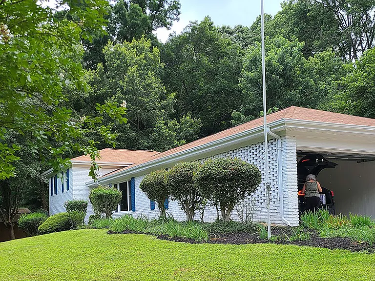 1002 Dixon Dr — Photo 4