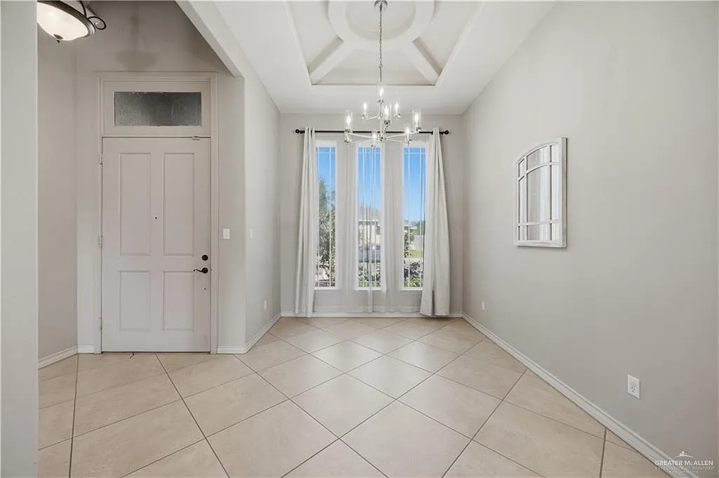 3 bed, 2.5 bath, 1953 sqft, $2,000 — Photo 3