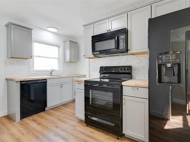 607 Lee St — Photo 7