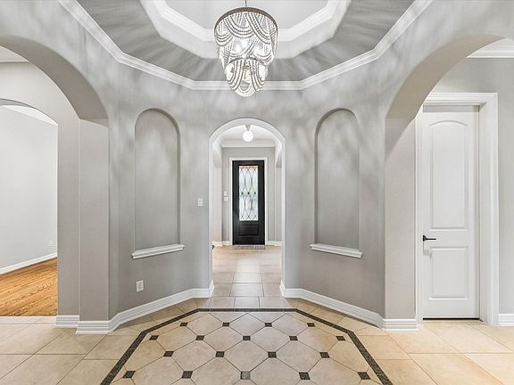 2nd image of 3923 Antibes Ln