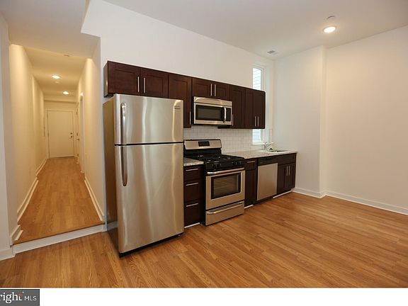 2nd image of 3044-46 Richmond St #2