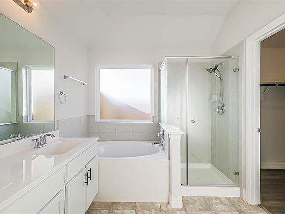 5th image of 3327 Meadknoll Ln