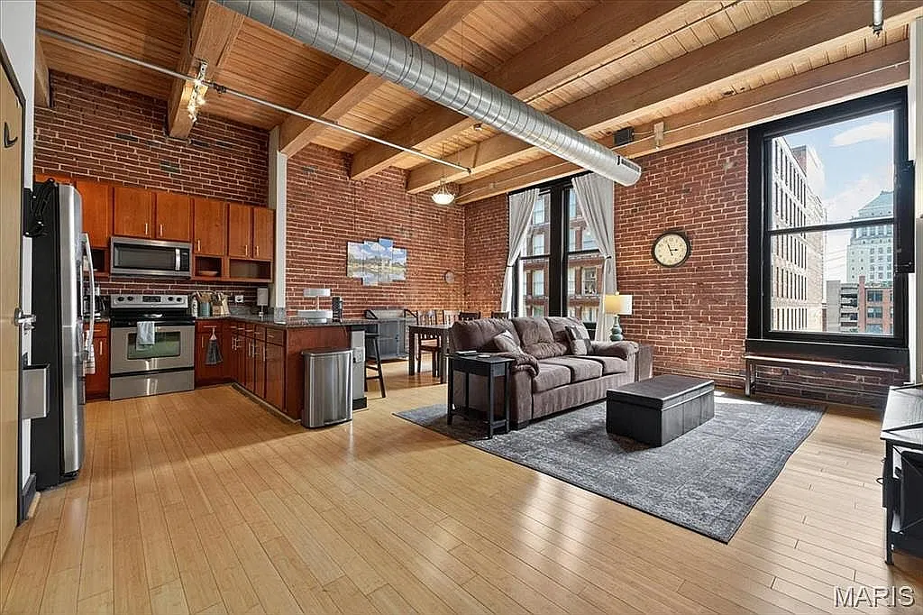 2 bed, 1183 sqft, $2,200 — Photo 1