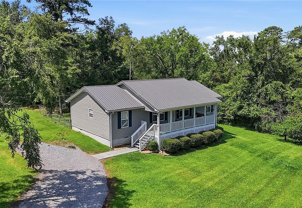 1st image of 16 Fieldcrest Dr