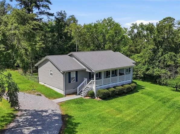 16 Fieldcrest Dr, Hayden, AL 35079