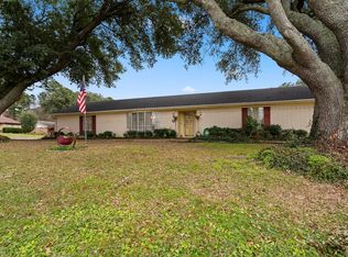 1114 Hollybrook Dr, Longview, TX 75605