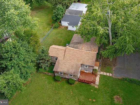 4th image of 735 East Ave