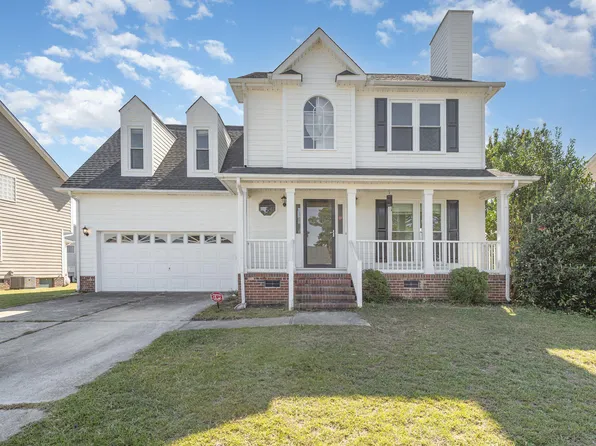 715 Bent Creek Dr, Hope Mills, NC 28348