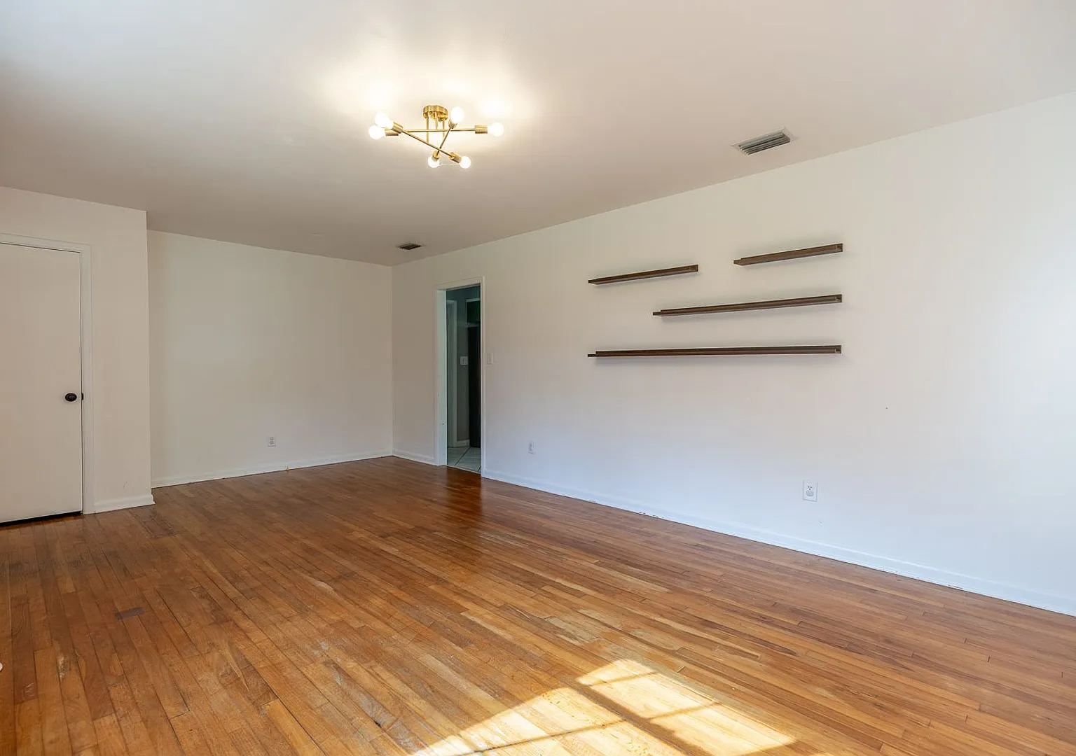 Spacious 4-Bedroom Home Near Downtown Fairhope — Photo 3