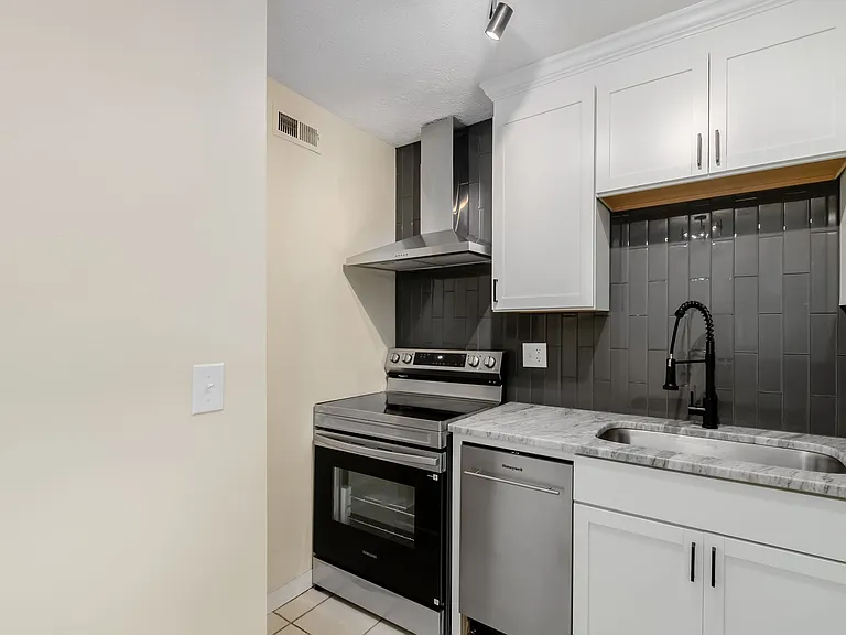 2740 Christine Blvd — Photo 2