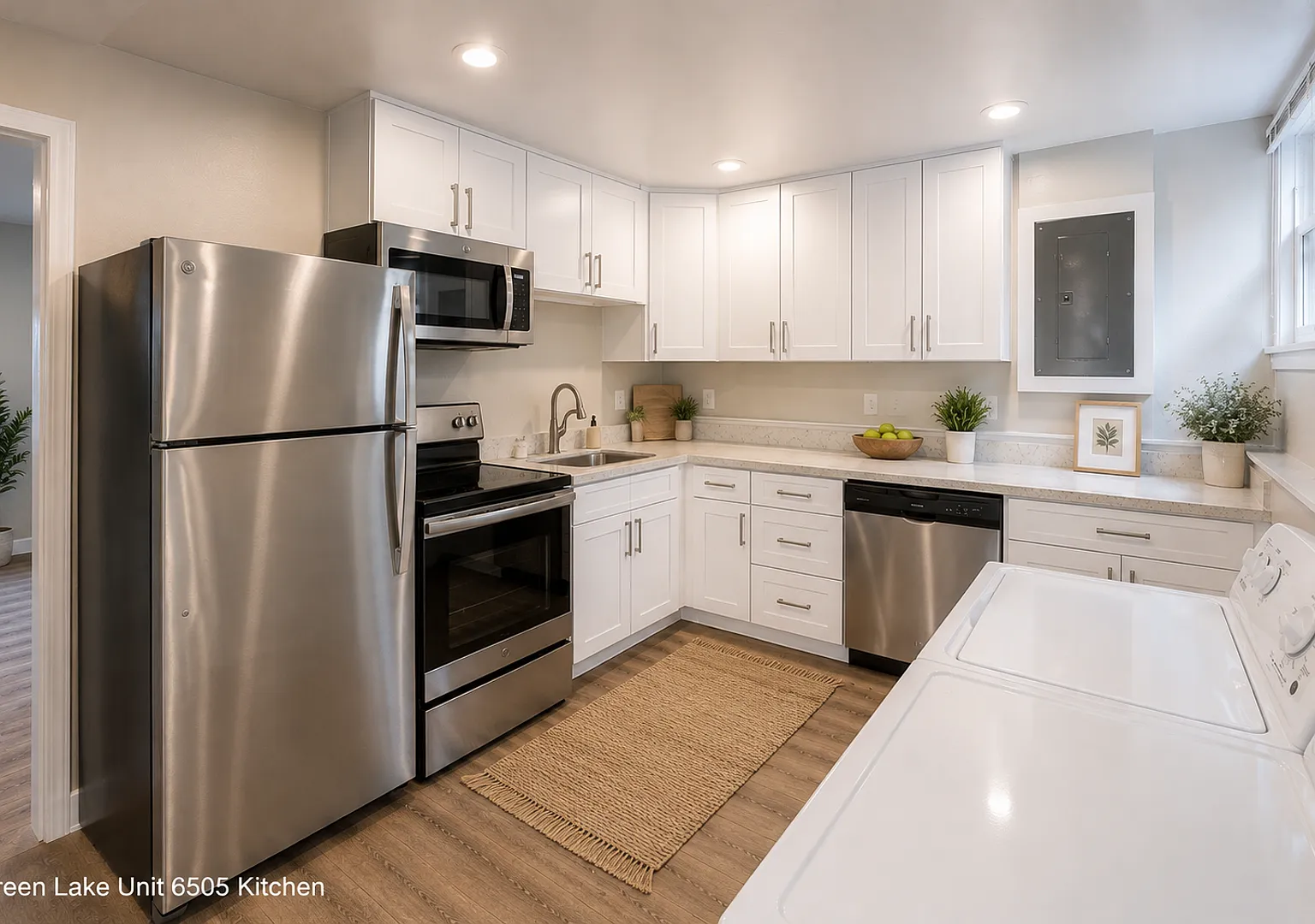 Green Lake Apartments — Photo 2
