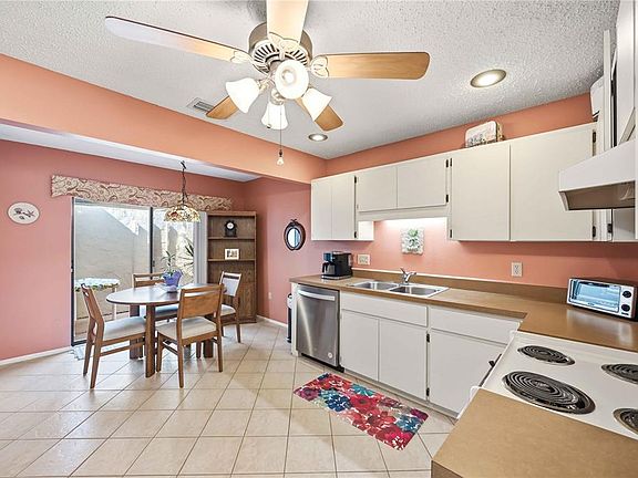 5th image of 38 PEBBLE ROCK DRIVE