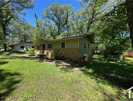 3 bed, 1200 sqft, $1,100 — Photo 2