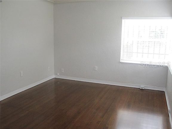 3rd image of 301 11th Ave NE APT 2
