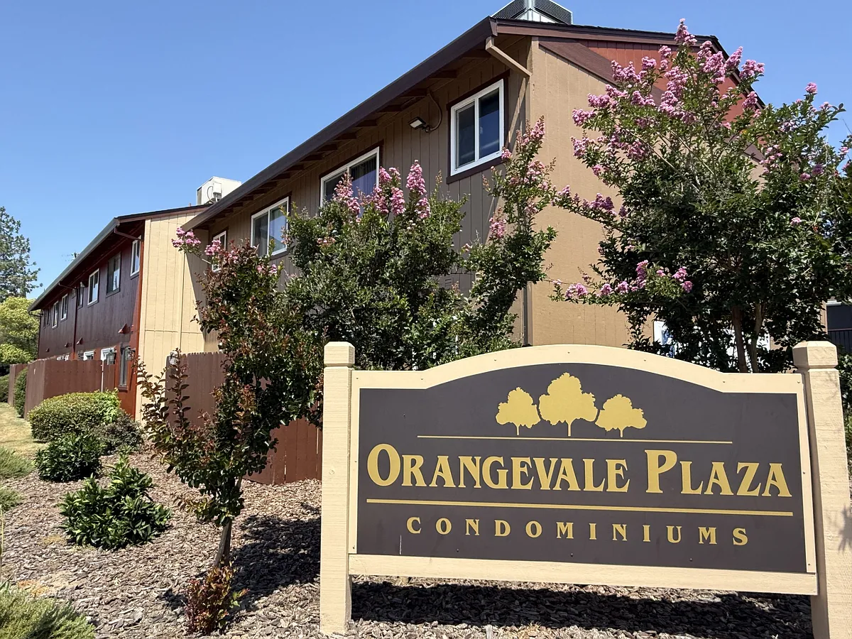 Building Photo - Orangevale Plaza Townhomes