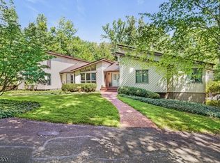 18 Farm Rd, Chester, NJ 07930