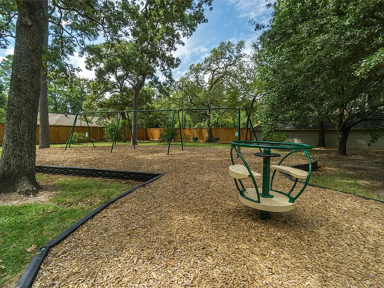 726 Thistlewood Dr — Photo 36
