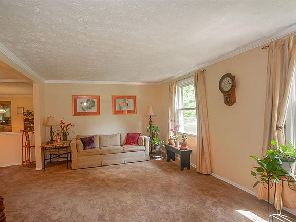 2nd image of 5767 Oakleaf Dr