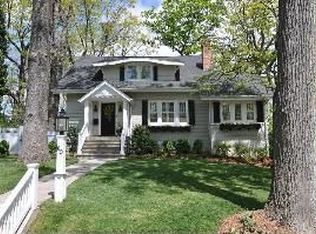 60 Chestnut Rd, Verona, NJ 07044