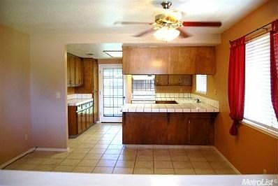 2nd image of 1760 Amberwood Ln