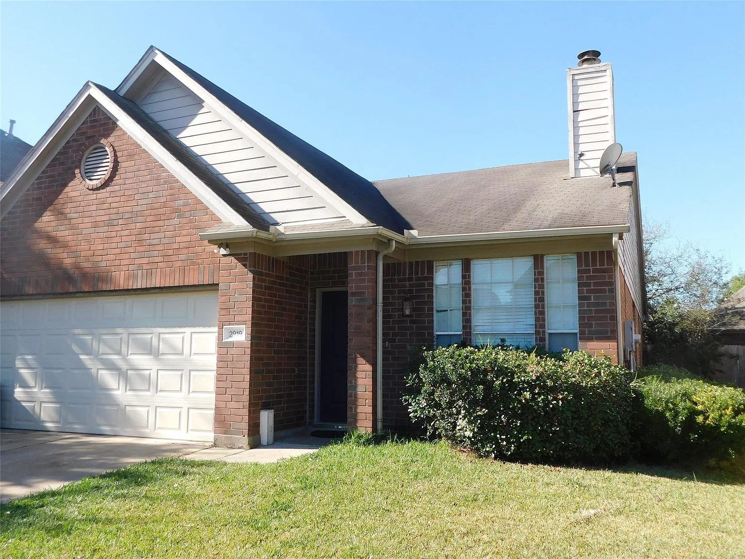 3 bed, 2.0 bath, 1534 sqft, $2,100 — Photo 2