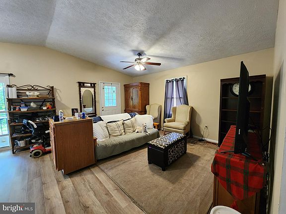 4th image of 505 Laurel Dr