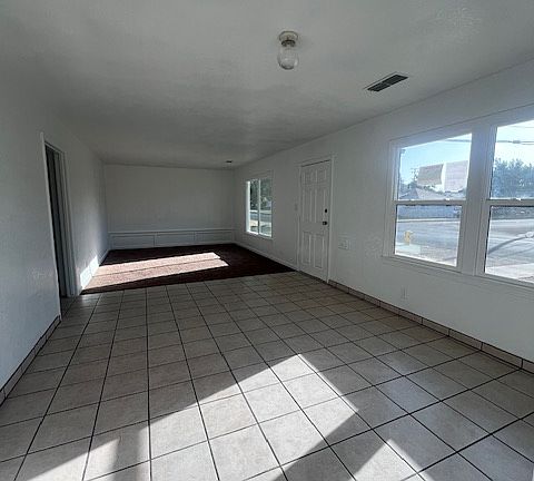 2nd image of 1000 N Willis St