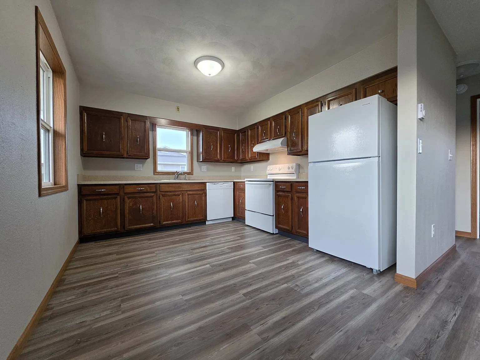 401 3rd Ave SW - 3 — Photo 3