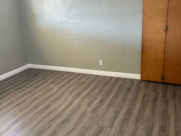 4th image of 705 N Willow Ave