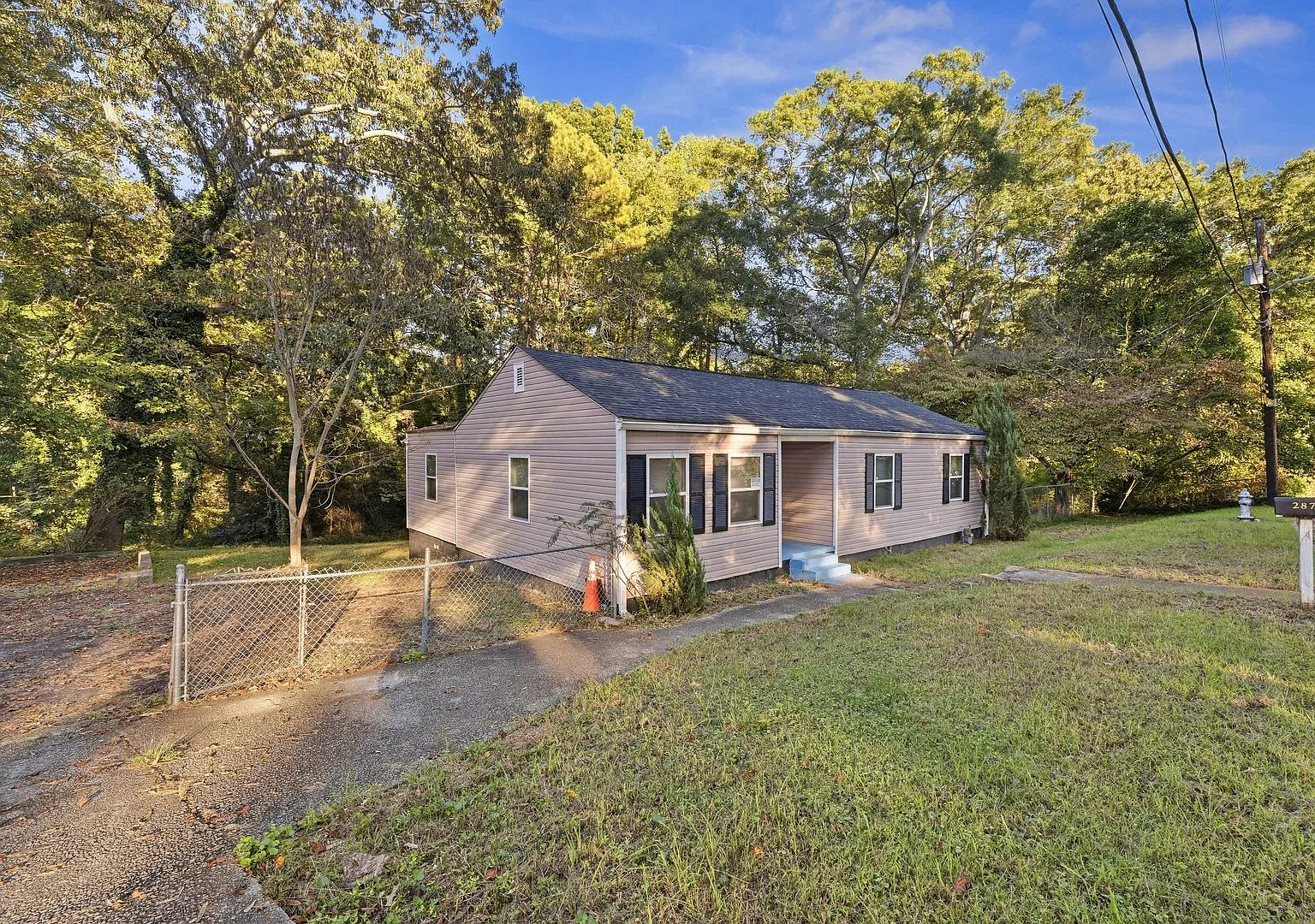 Beautifully Updated Atlanta Gem One-Level Living! — Photo 3