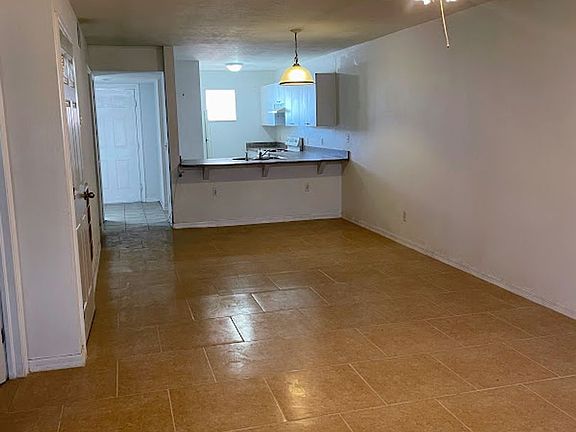 2nd image of 721 SW 36th St Unit 103