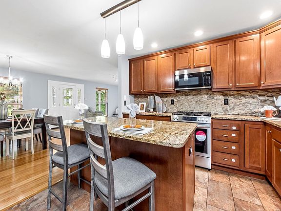 5th image of 1105 Sandstone Dr