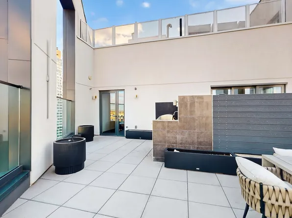 29-18 41st Avenue image 16 of 23