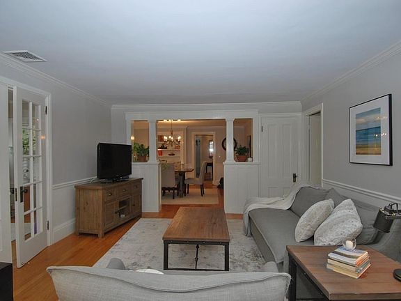 4th image of 88 Bromfield St