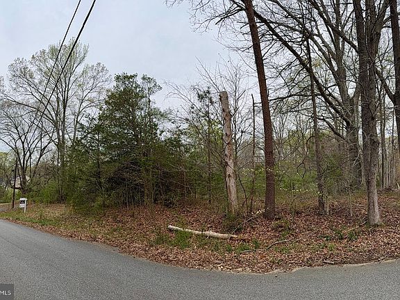 3rd image of 18 Perkins Ln