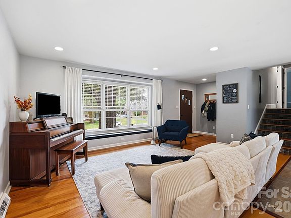 2nd image of 7419 Meadowdale Ln