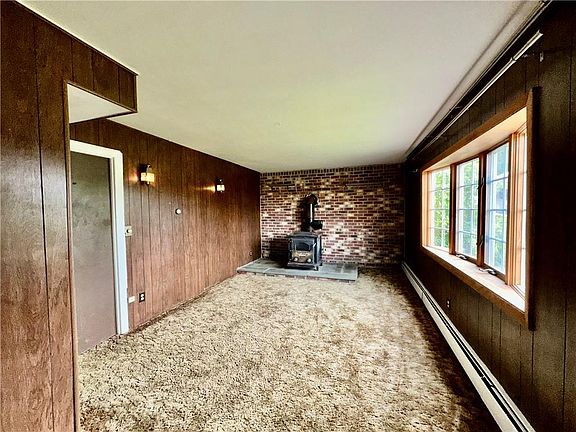 3rd image of 5 Browne Hill Ct