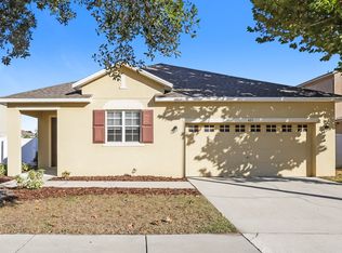 425 Chimney Rock Dr, Ruskin, FL 33570