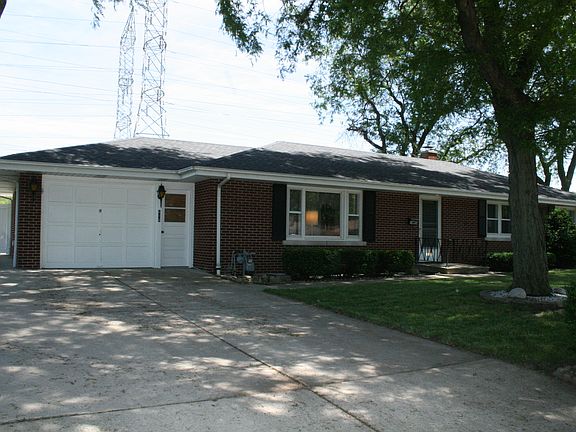 3rd image of 416 Bevan Dr E