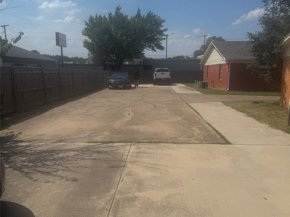 2nd image of 220 W Union Bower Rd #220-222