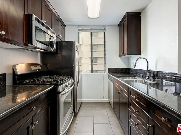 5th image of 7320 Hawthorn Ave APT 313