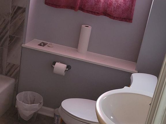 2nd image of 1156 E Lovejoy St #2