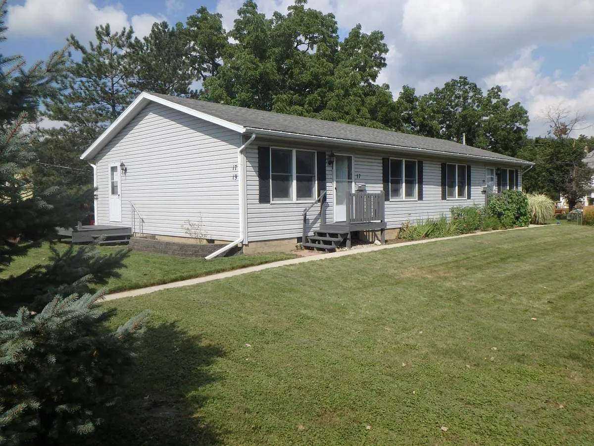 17 Toledo St photo 1