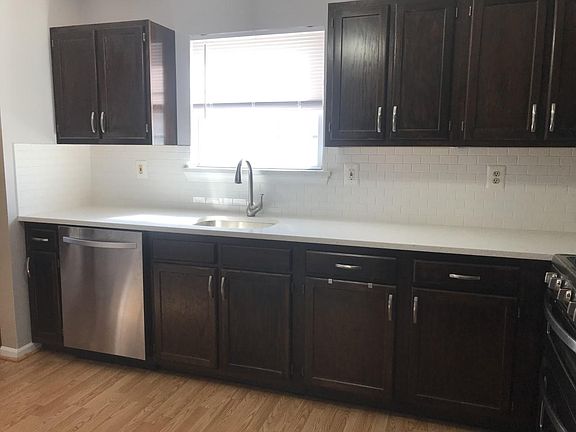 Updated Eat-In Kitchen with Quartz Counter Top