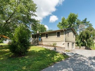 1177 Runway Dr, Hendersonville, NC 28792