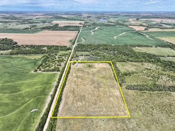 12404 N Webb Rd, Valley Center, KS 67147