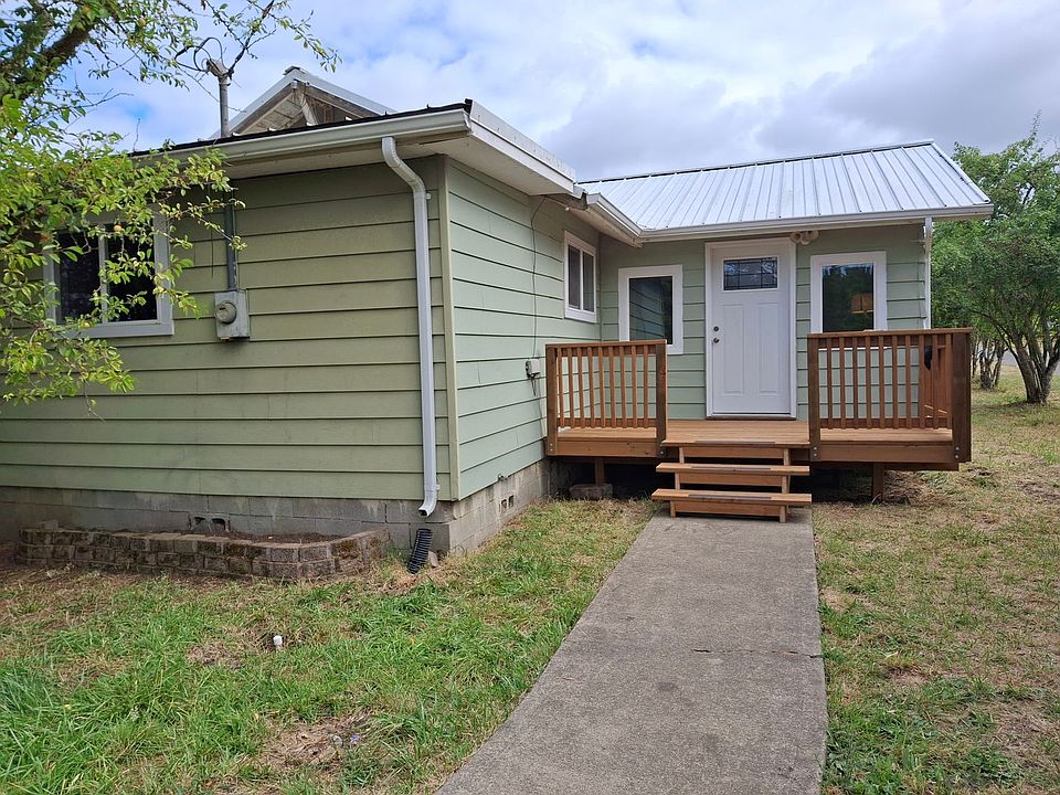 1st image of 4500 NW McLoughlin Dr
