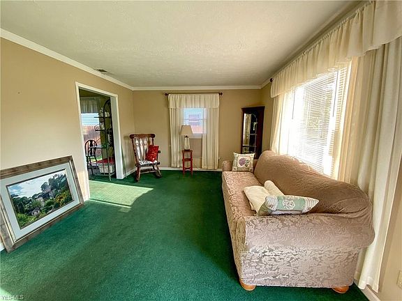 3rd image of 383 Roosevelt Ave